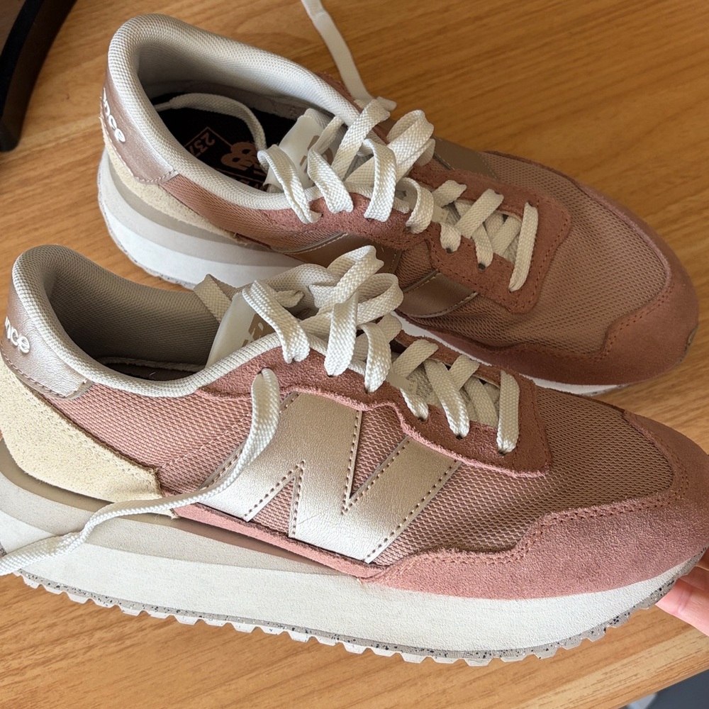 New Balance Women’s 237 Rose Gold Sneakers - Picture 5 of 7